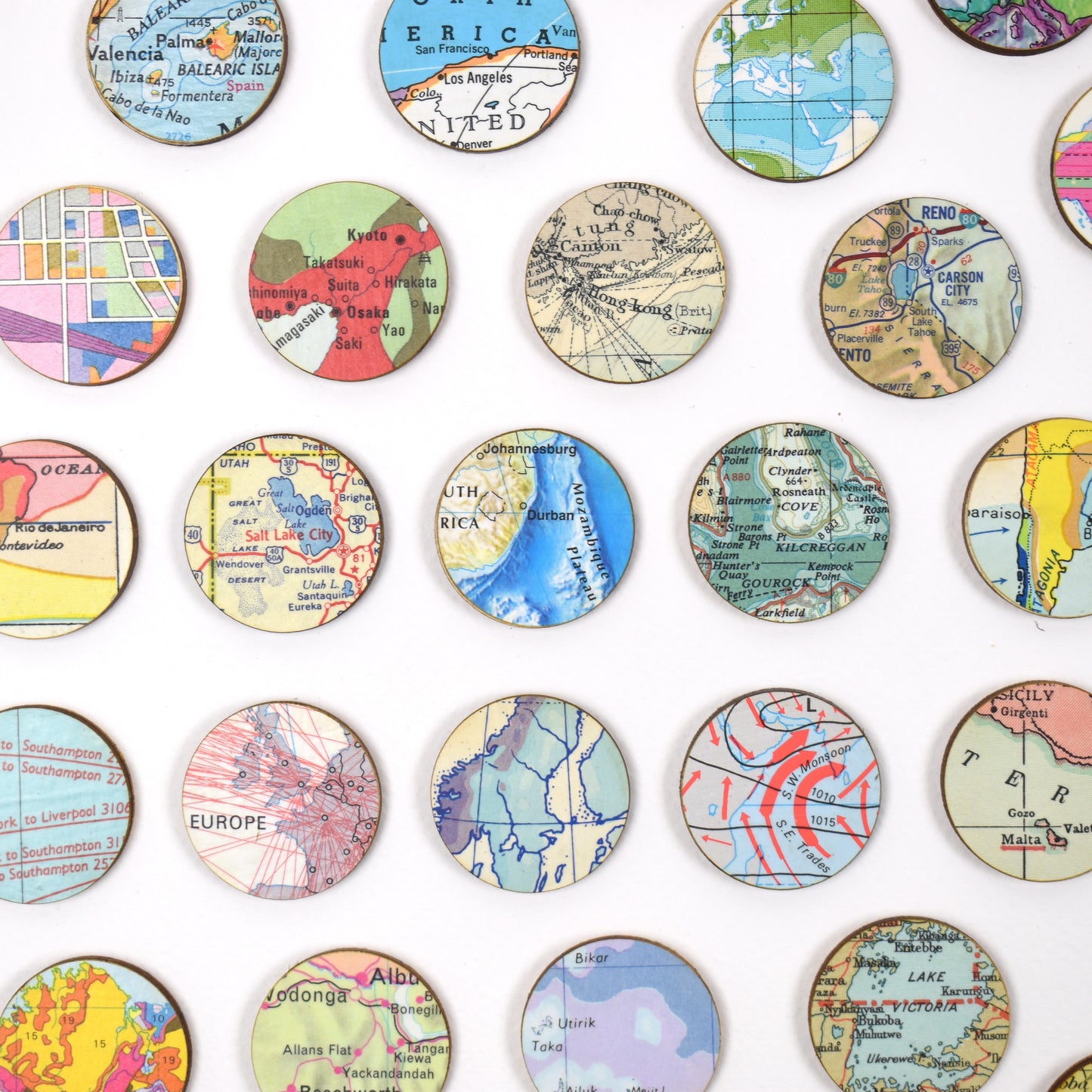 Vintage World Map Dots Collage, Circle
