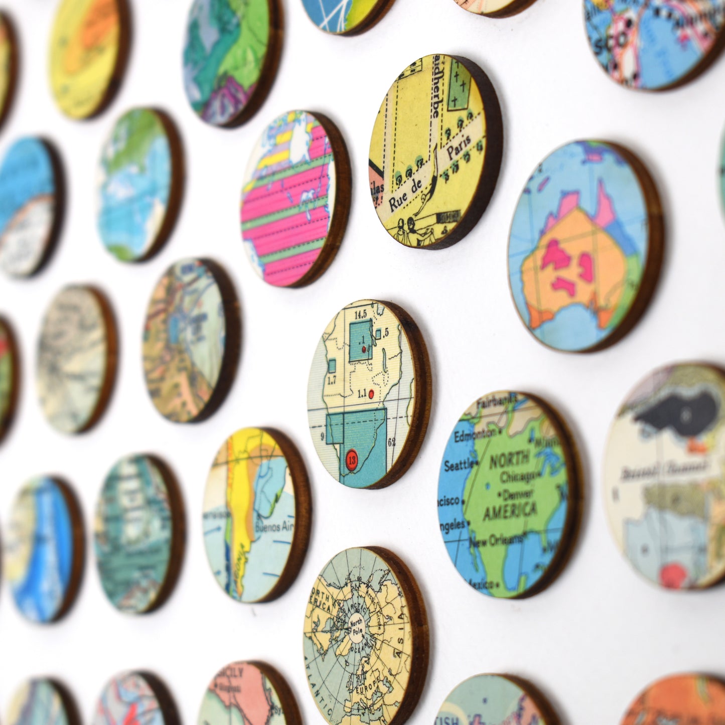 Vintage World Map Dots Collage, Circle