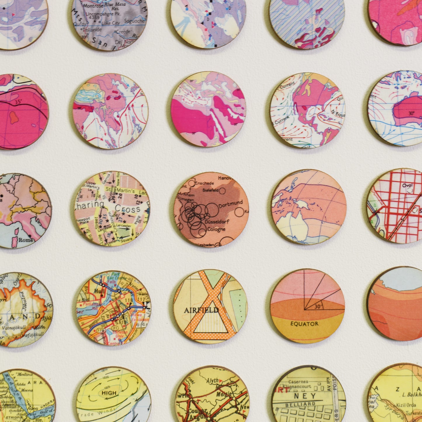 Three Hundred and Twenty Four World Map Dots Concentric Squares Rainbow