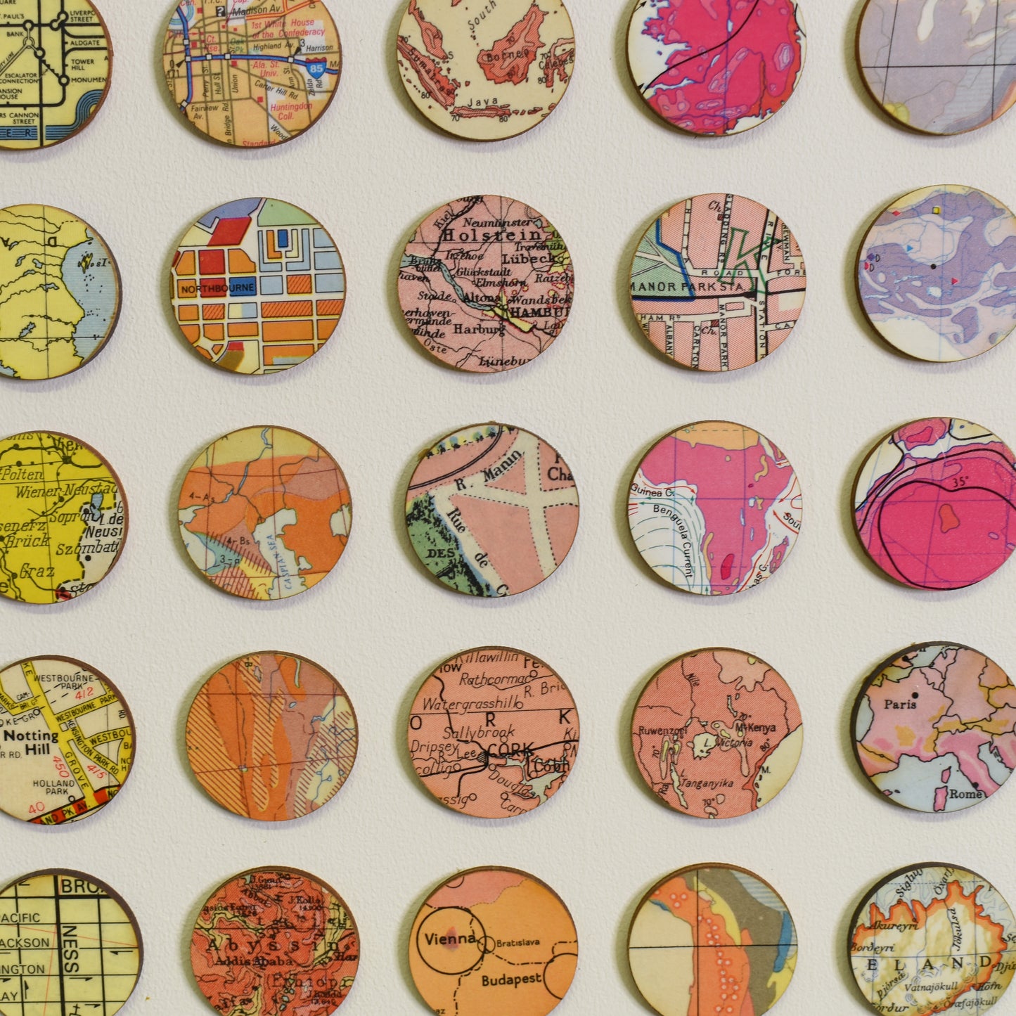 Three Hundred and Twenty Four World Map Dots Concentric Squares Rainbow